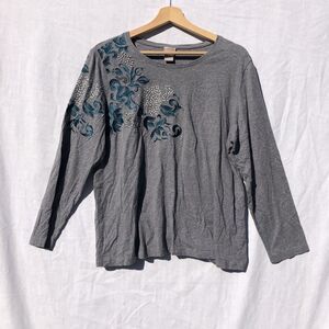 Chico's Zenergy Size 3 Grey w Green Silver Flowers Vines Long Sleeve Tee Cotton